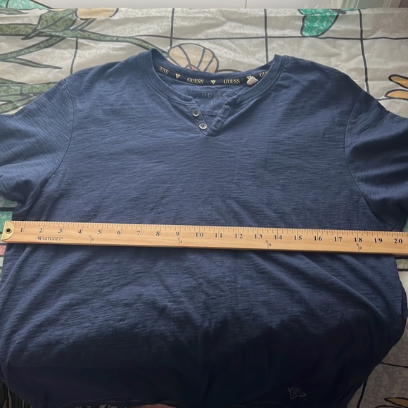 Ladies Guess T Shirt size XL modern with vintage feel gently used - Picture 6 of 9